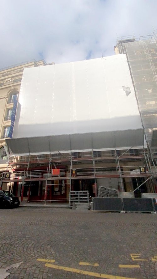 Bâche thermo rétractable pour travaux de revêtement de façade à Paris (75)